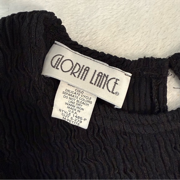 Vintage Black Crinkle Shoulder Pad Top – Gloria Lance – M Petite – Made in USA - Picture 6 of 7